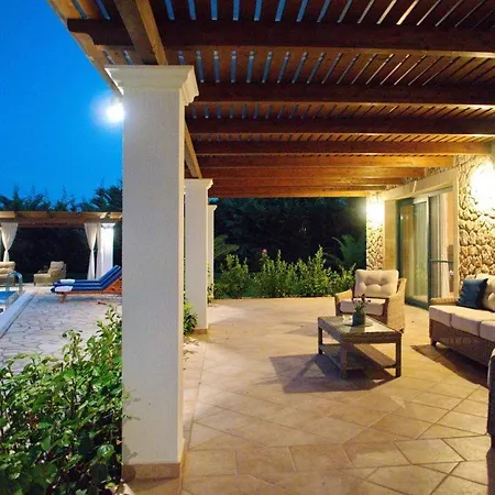 Kleismata Sleeps 6 * Klismata