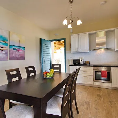 Kleismata Sleeps 6